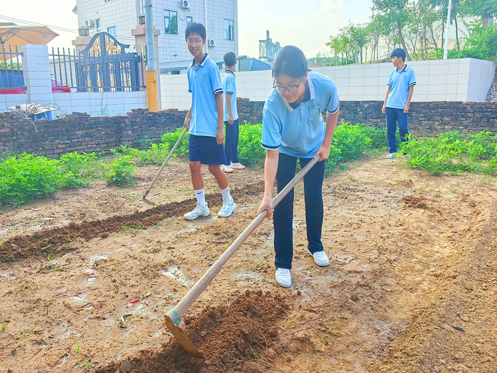酒泉不听话孩子封闭式学校联系电话怎么选
